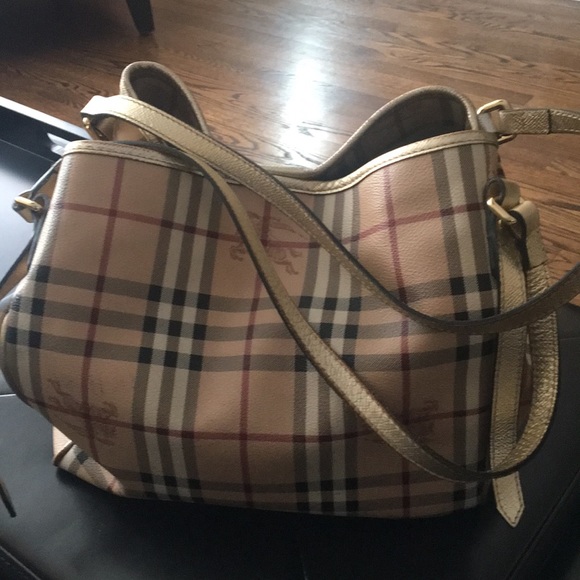 Burberry Handbags - 🌟🐎BURBERRY TOTE🐎🌟